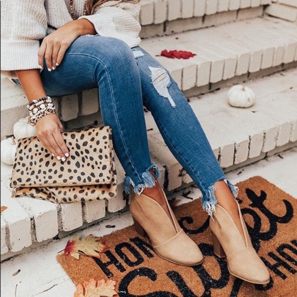 Wheat V cut block heel